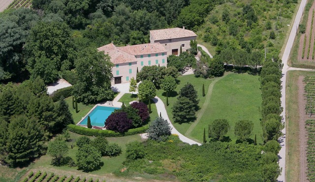 Stunning villa at the foot of Mont Ventoux, swimming pool in a large park
