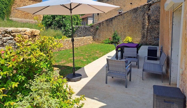Stunning villa for 4 guests with WIFI, A/C, TV and patio
