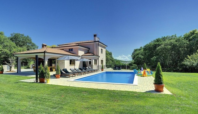 Stunning villa near Rovinj with private pool, table tennis, billiards