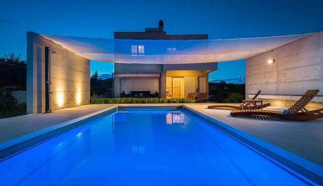STUNNING VILLA SOFIA WITH HEATED POOL IN SPLIT HINTERLAND