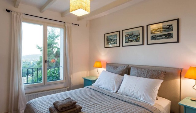 Stunning villa with pool, A/C, BBQ area