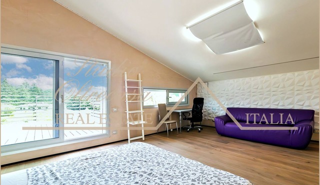 Stunning Villa with heated pool near Como