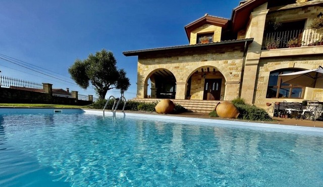 Stunning villa with Pool, Garden & BBQ ... Amazing Sunset / Sea views.