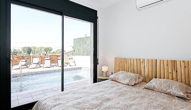 Stunning Villa with Private Pool, A/C, Near Beach, Sleeps 10-12
