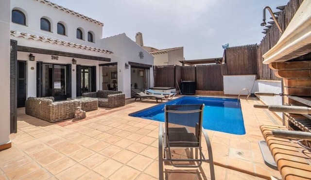 Stunning villa with Private Pool - BA15EV
