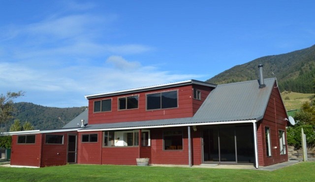 STUNNING VISTA BETWEEN MOUNTAIN AND SEA