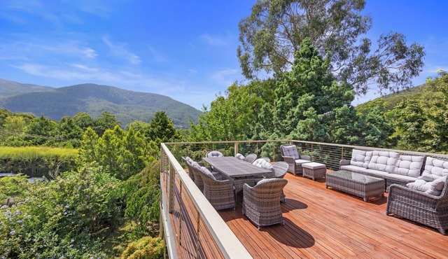 Stunning Warburton Mountain Views & Outdoor Living