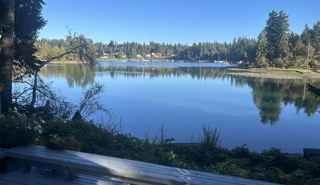 Stunning Waterfront Retreat In Port Madison Bainbridge Island-Furnished