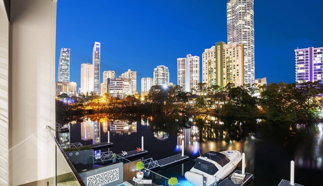 Stunning Waterfront Home in Surfers Paradise.nHeated Pool and Pet Friendly