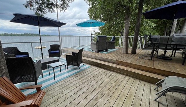 Stunning water front retreat w/hot tub - close to all amenities