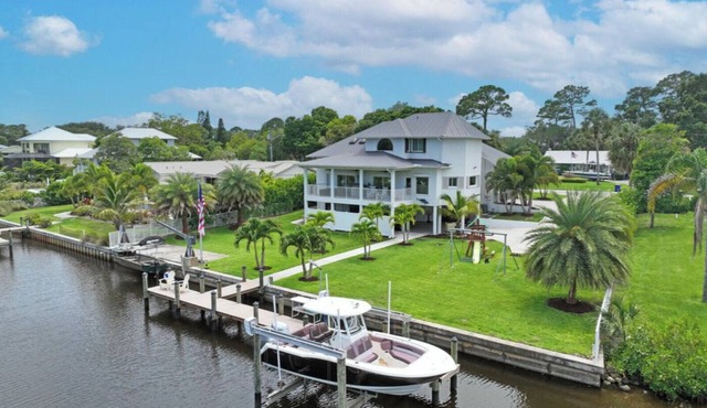 Stunning Water Front River House with Gourmet Kitchen, Pool & Large Boat Dock!