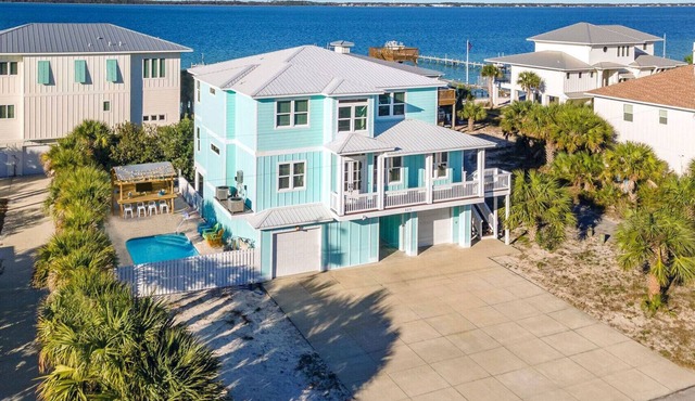 Stunning Waterfront Home w/Private Pool and beautiful new Tiki Bar!