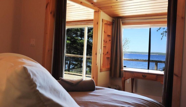 Stunning Waterfront Cottage & Bunkie!