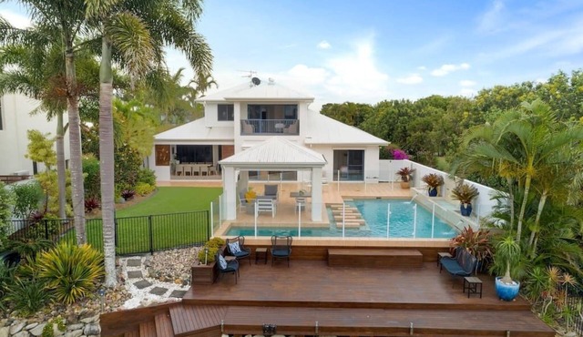 Stunning Waterfront Coastal Retreat, sleeps 15