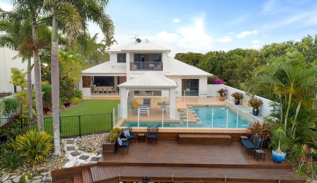 Stunning Waterfront Coastal Retreat, sleeps 13