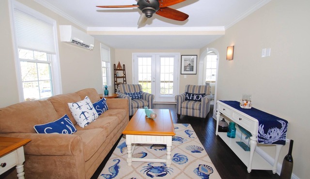 Stunning Waterfront Cottage in the Sailing Capital of the World!