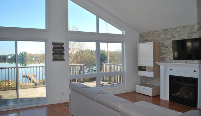 Stunning Waterfront Cottage on Bear Lake – Your Year-Round Getaway