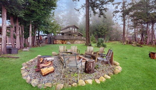 Stunning Waterfront Home, w/Private Hot Tub, Fire Pit & Breath taking Views!