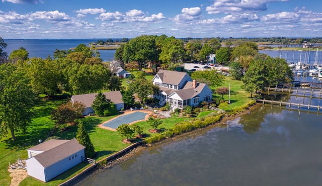 Stunning Waterfront Home, long pier, pool, featured in Conde Nast Traveler