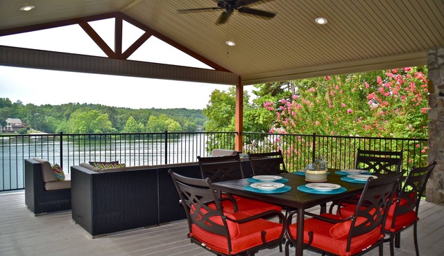 Stunning Waterfront Lake Hamilton Views! (With Covered boat stall)