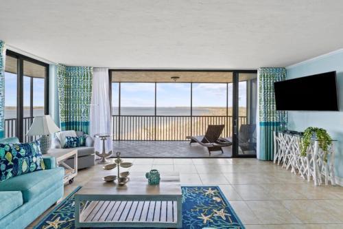 Stunning Waterfront Residence with Panoramic Water Views
