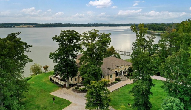 Stunning waterfront villa, indoor pool, kids swingset