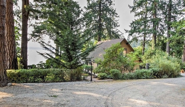 Stunning Waterfront Gig Harbor! Kayaks and Hot Tub!