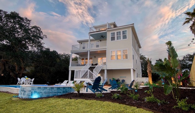 Stunning Waterfront Villa w/Htd Pool/Spa/Beach/Dock/kayaks/Game Rm!