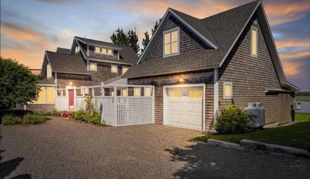 Stunning Waterfront Home in Scarborough Near Pine Point