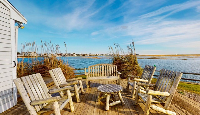 Stunning waterfront home with furnished deck, dock & majestic views - dogs OK