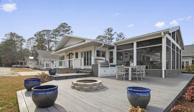 Stunning Waterfront Home & Panoramic Lake Views