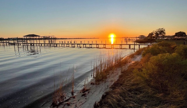 Stunning Waterfront View and Quiet Getaway on Intracoastal Waterway