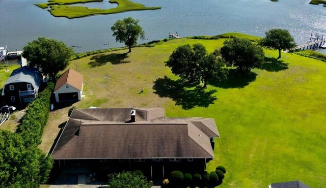 Stunning waterfront views; 4-bedroom house directly on Intracoastal waterway!