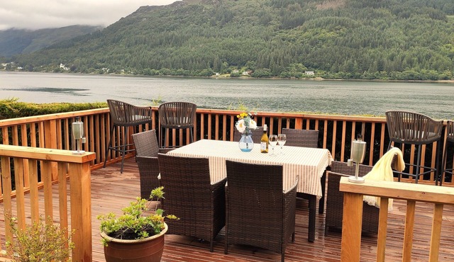Stunning Waterside Retreat at Edge of Lochgoil, Private Decking,