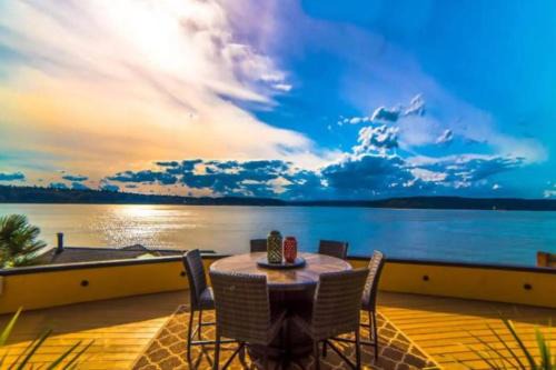 Stunning Waterview Sunsets-Beach
