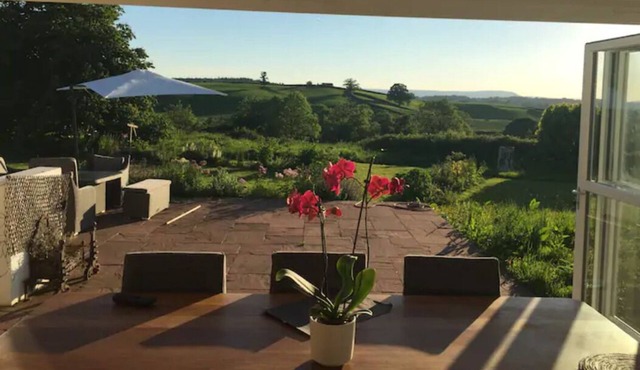 Stunning Welsh Farmhouse, Panoramic Views, Pizza Oven + Hot Tub