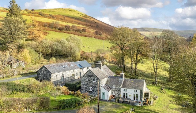 Stunning Welsh Farmhouse - Breathtaking Views