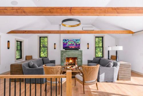Stunning West End Retreat w/Hot Tub + Roof Deck