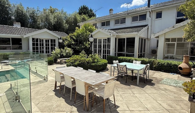 Stunning White House Luxury Retreat in Templestowe