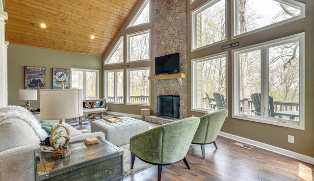 Stunning Wintergreen Resort Home: Ski & Golf!