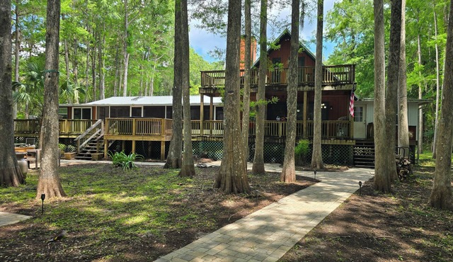 Stunning Withlacoochee Riverside Retreat near Rainbow Rivers sleeps 16 5br 4ba