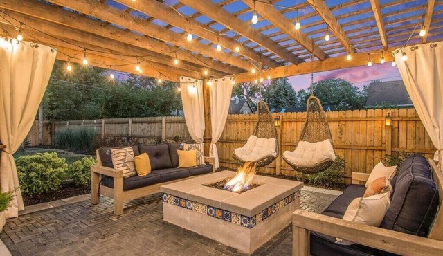 Stunning Yard! Wood-Fired Pizza Oven in Dundee!