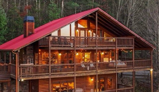 Stunning YR mountain views 15 mins from it all with fireplaces, hot tub & pets!
