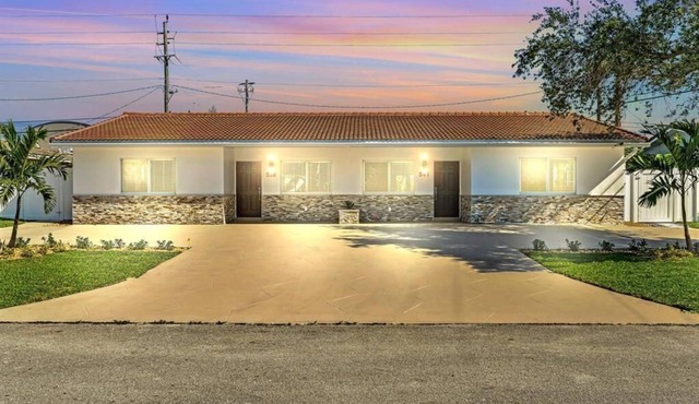Stunningly Remodeled 3-Bedroom Retreat in Prime East Boca Raton Location!