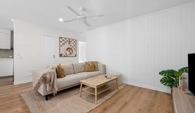 Stunningly renovated 2 bedroom apartment with water access n PET FRIENDLY