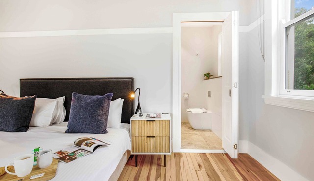 Stunningly renovated Art Deco beachside 2BR apartment with views