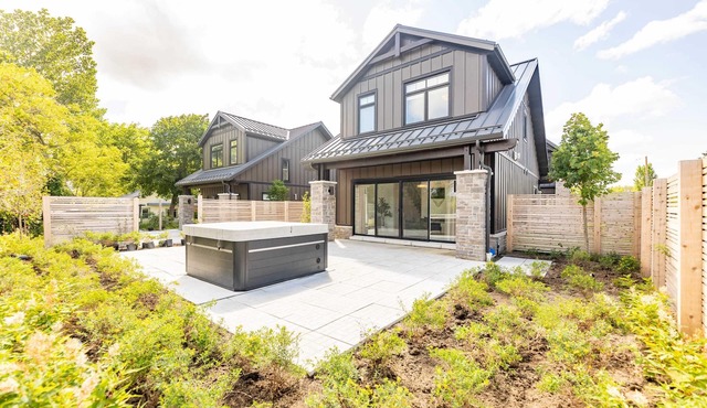 Sturgeon Lake Retreat w Hot Tub!