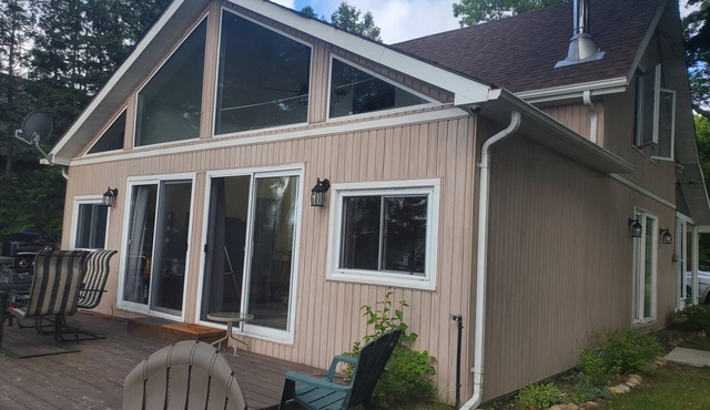 Sturgeon Lake Waterfront Cottage in Beautiful Fenelon Falls! Near Golf Course!