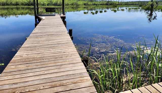 Sturgeon’s Riverfront Hide-Away - 30 min to beach