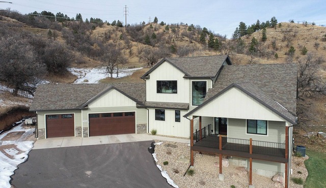 Sturgis Motorcycle Rally Rental - 5 bedroom with garage